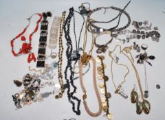 COLLECTION OF SILVER AND COSTUME / DRESS JEWELLERY