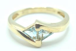 9CT GOLD AND BLUE TOPAZ CROSSOVER RING