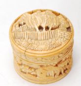 EARLY 20TH CENTURY CHINESE IVORY PILL BOX