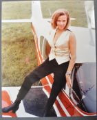 HONOR BLACKMAN (1925-2020) - JAMES BOND 007 SIGNED 8X10