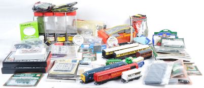 LARGE COLLECTION OF 00 GAUGE MODEL RAILWAY ITEMS