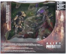 MCFARLANE TOYS ALIENS VS PREDATOR DELUXE BOXED SET