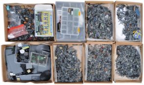 LARGE COLLECTION OF WARHAMMER 40K WEAPONS & ACCESSORIES