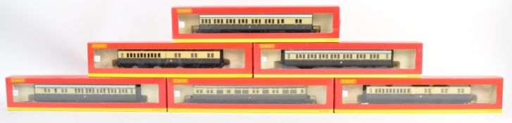 RAKE OF HORNBY 00 GAUGE GWR BOXED CARRIAGES