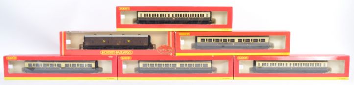 RAKE OF HORNBY 00 GAUGE GWR MODEL RAILWAY COACHES
