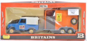 BRITAINS FARM SERIES 9593 LAND ROVER AND HORSE BOX