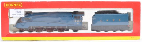 HORNBY 00 GAUGE MALLARD LOCO AND TENDER