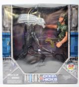 KENNER MADE ALIENS VS CORP HICKS KB EXCLUSIVE FIGURE SET