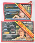 COLLECTION OF HORNBY 00 GAUGE MODEL RAILWAY TRAINSET ITEMS