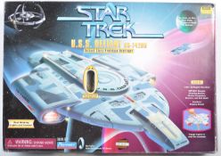 STAR TREK PLAYMATES DEEP SPACE NINE USS DEFIANT SHIP