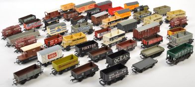 LARGE COLLECTION OF X54 ASSORTED 00 GAUGE ROLLING STOCK WAGONS