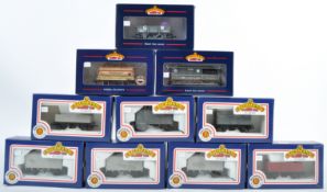 RAKE OF BOXED BACHMANN 00 GAUGE ROLLING STOCK