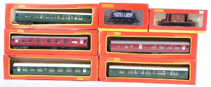 RAKE OF HORNBY 00 GAUGE MODEL RAILWAY ITEMS