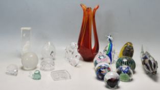 GROUP OF CINTAGE 20TH CENTURY STUDIO ART GLASS PAPERWEIGHTS, ETC