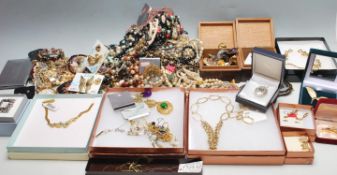LARGE QUANTITY OF VINTAGE COSTUME JEWELLERY