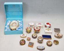 LARGE QUANTITY OF VINTAGE CERAMIC AND METAL PILL TRINKET BOXES