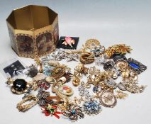 LARGE COLLECTION OF 1950’S AND LATER BROOCHES
