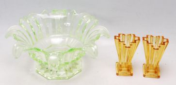 COLLECTION OF ART DECO 1930S PRESSED GLASS TO INLUDE URANIUM BOWL AND BAGLEY VASES.