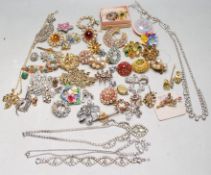 COLLECTION OF VINTAGE MID CENTURY COSTUME JEWELLERY