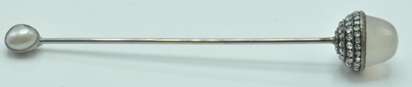 ART DECO CHALCEDONY AND DIAMOND JABOT PIN