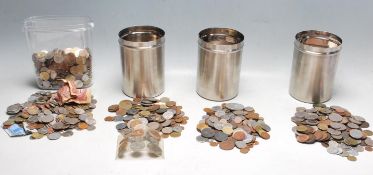 LARGE QUANTITY OF UK AND INTERNATIONAL CURRENCY