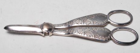 1902 EDWARDIAN HALLMARKED SILVER GRAPES SCISSORS BY ALLEN & DARWIN