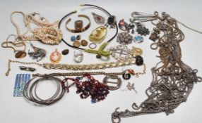 COLLECTION OF VINTAGE COSTUME JEWELLERY