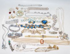 COLLECTION OF LADIES VINTAGE COSTUME JEWELLERY