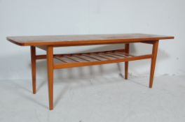 VINTAGE RETRO 20TH CENTURY TEAK WOOD COFFEE TABLE