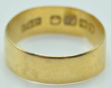 22CT GOLD WEDDING BAND HALLMARKED FOR FETTER, FORBES AND CO, 1914.