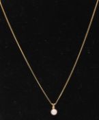VINTAGE 9CT GOLD AND PEARL PENDANT NECKLACE