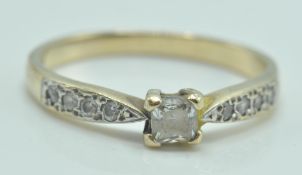 20TH CENTURY 9T GOLD AND WHITE CZ STONE RING