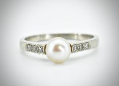 White Gold & Diamond Ring