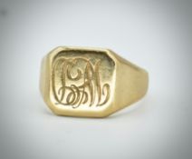9ct Gold Hallmarked Birmingham 1979 Gents Signet Ring