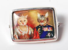 VINTAGE STYLE WHITE METAL BROOCH OF RECTANGULAR FORM WITH ROYAL CATS
