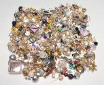 LARGE COLLECTION OF VINTAGE COSTUME JEWELLERY EARRINGS