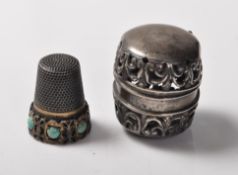ANTIQUE SILVER AND TURQUOISE THIMBLE IN FITTED CASE