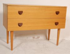 20TH CENTURY GOLDEN OAK VENEER CHEST OF DRAWERS