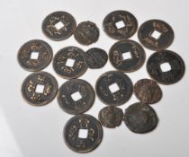 COLLECTION OF ANCIENT AND LATER ROMAN / CHINESE COINS