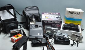 COLLECITON OF VINTAGE CAMERAS INCLUDING POLAROID