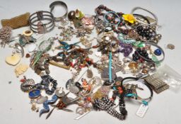 COLLECTION OF LATE 20TH CENTURY VINTAGE COSTUME JEWELLERY