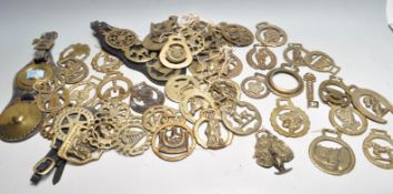 LARGE QUANTITY OF EARLY 20TH CENTURY HORSES BRASSES