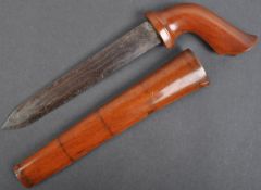 19TH CENTURY MALAYAN PARANG DAGGER WITH DAMASCUS BLADE