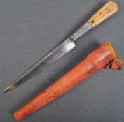 LATE 19TH CENTURY AFRICAN / BORNEO DAGGER