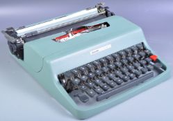 OLIVETTI - LETTERA 32 - TRAVEL DESKTOP TYPEWRITER