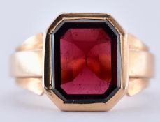 FRENCH 18CT GOLD ART DECO GARNET SIGNET RING