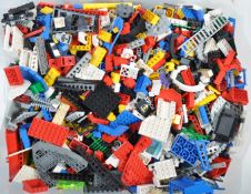 LEGO - LARGE QUANTITY OF VINTAGE LOOSE LEGO