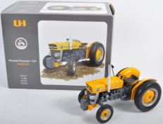 UNIVERSAL HOBBIES UH2822 1/16 SCALE MASSEY FERGUSON TRACTOR