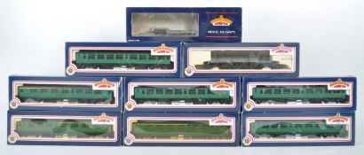 COLLECTION OF X9 BACHMANN 00 GAUGE TRAINSET CARRIAGES