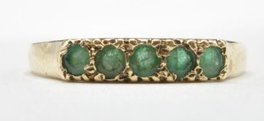 9CT GOLD AND FIVE GREEN STONE RING
